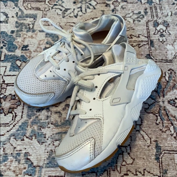 nike huarache tennis shoes